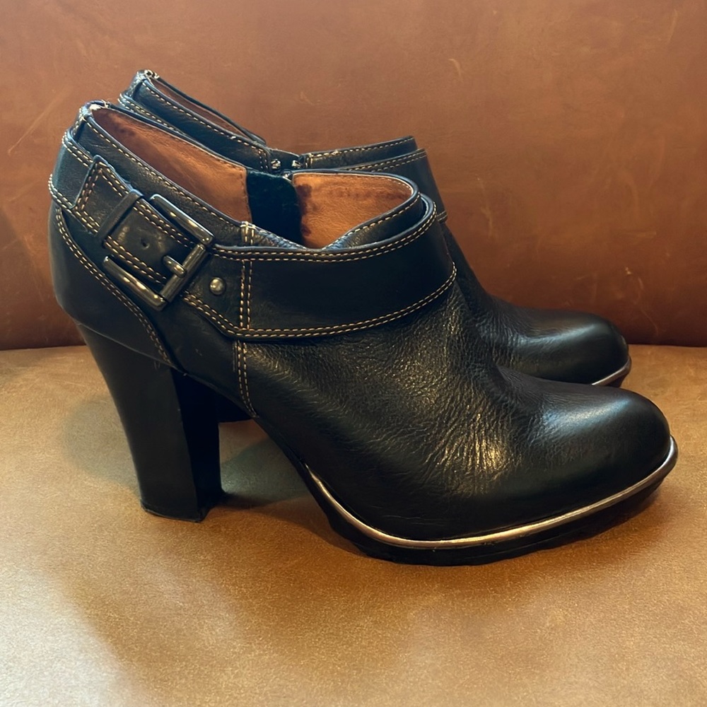 Sofft Black Leather Ankle Booties